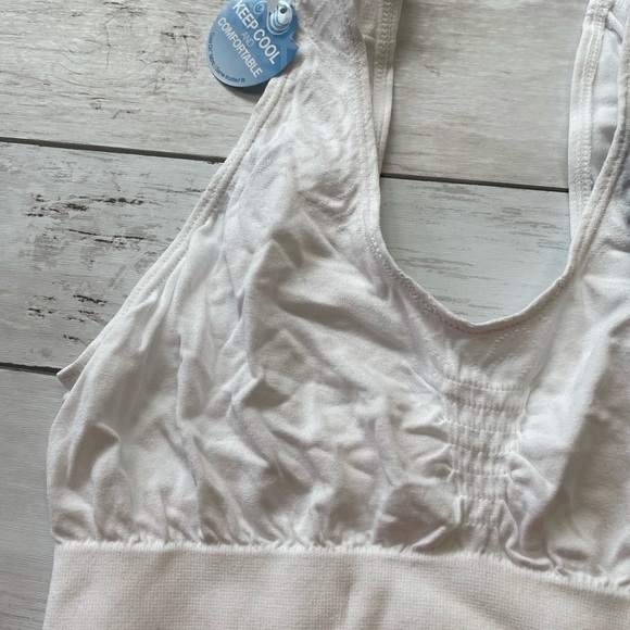 Bali Medium Comfort Bra NWT White M - Picture 4 of 5